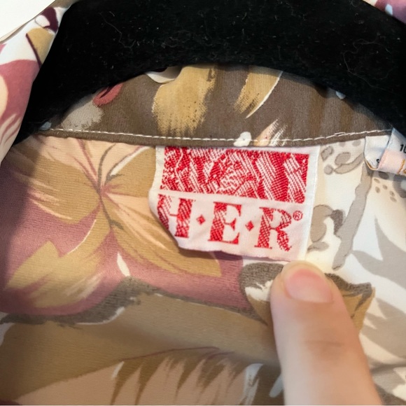 HER | Vintage Floral Button Up Shirt - Picture 13 of 15